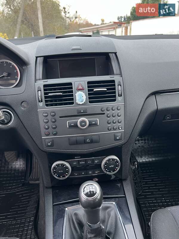 Mercedes-Benz C-Class 2011