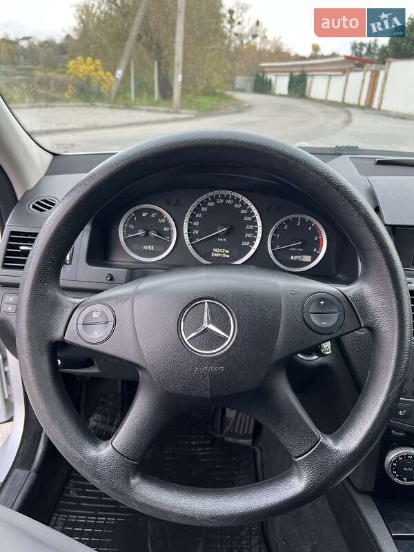 Mercedes-Benz C-Class 2011