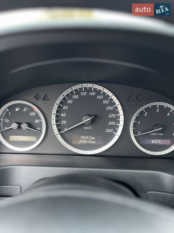 Mercedes-Benz C-Class 2011