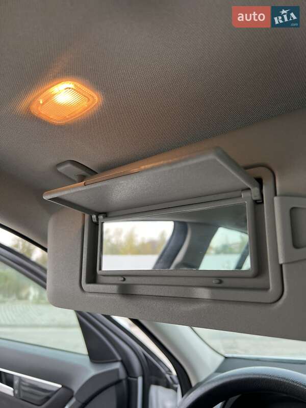 Mercedes-Benz C-Class 2011