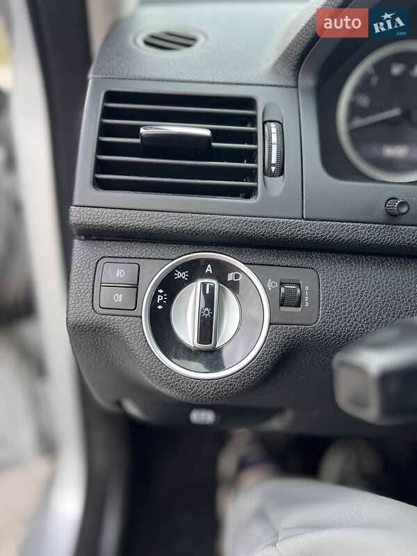 Mercedes-Benz C-Class 2011