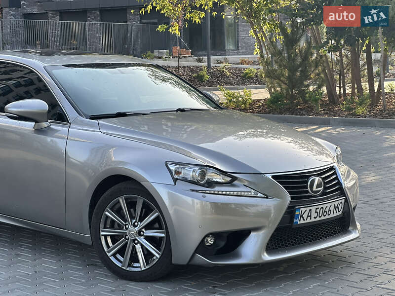 Lexus-10