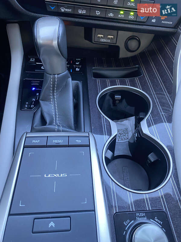 Lexus-18