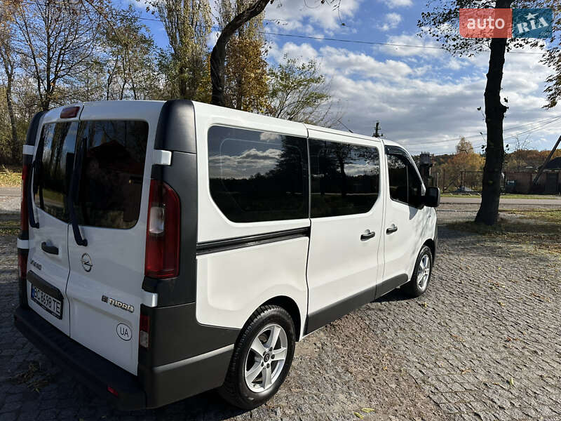 Opel Vivaro 2016