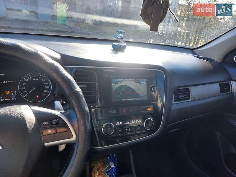 Mitsubishi Outlander 2014