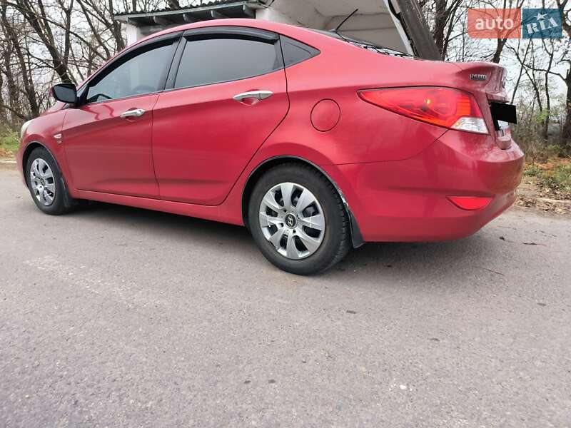 Hyundai Accent 2011