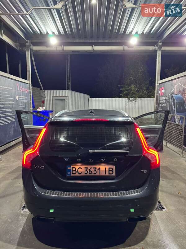 Volvo V60 2014