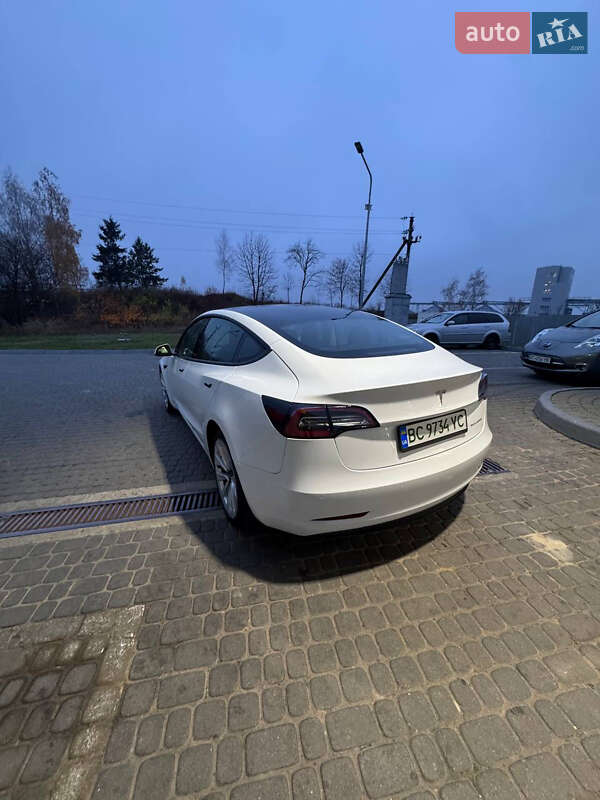 Tesla-0