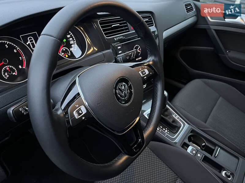 Volkswagen Golf 2020