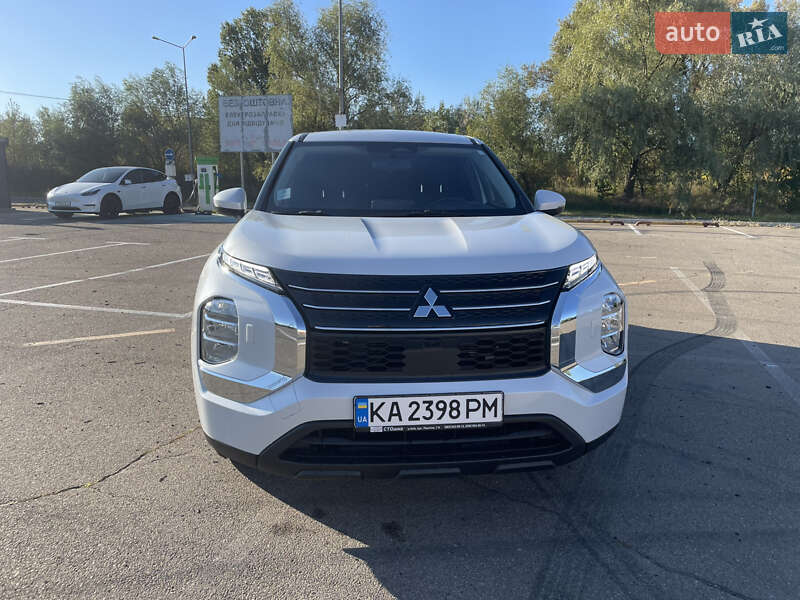 Mitsubishi Outlander 2023