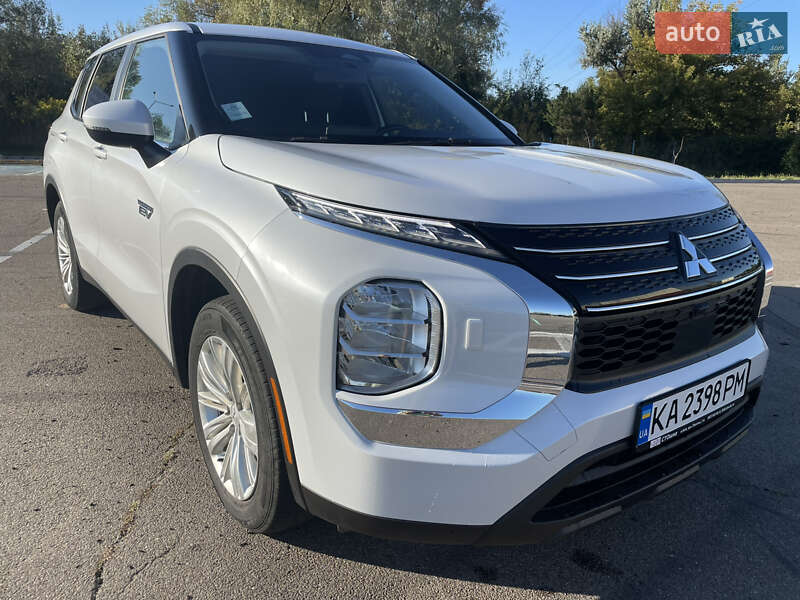 Mitsubishi Outlander 2023