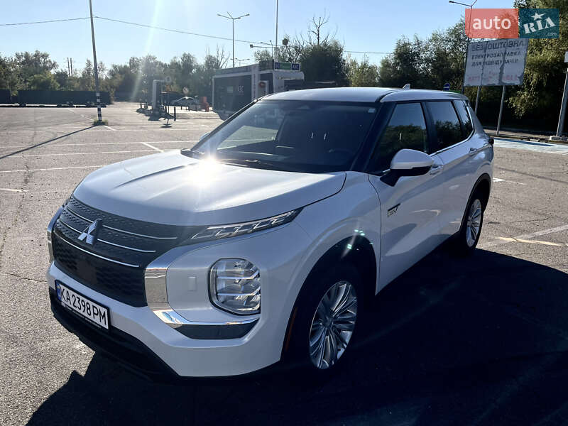 Mitsubishi Outlander 2023