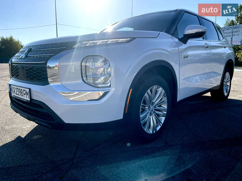 Mitsubishi Outlander 2023