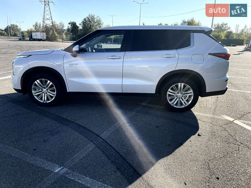 Mitsubishi Outlander 2023