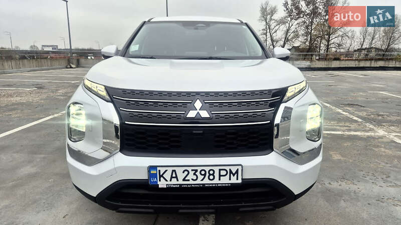 Mitsubishi Outlander 2023
