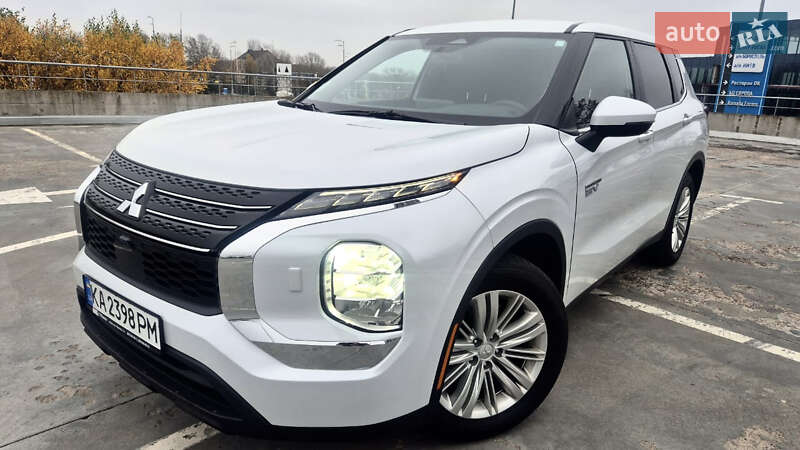 Mitsubishi Outlander 2023