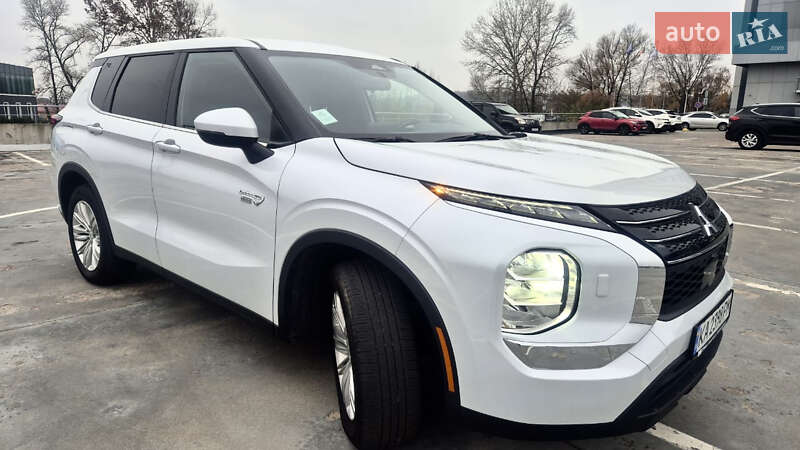 Mitsubishi Outlander 2023