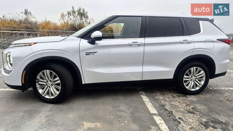 Mitsubishi Outlander 2023