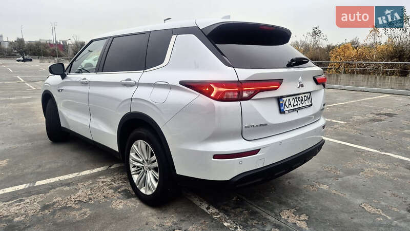 Mitsubishi Outlander 2023