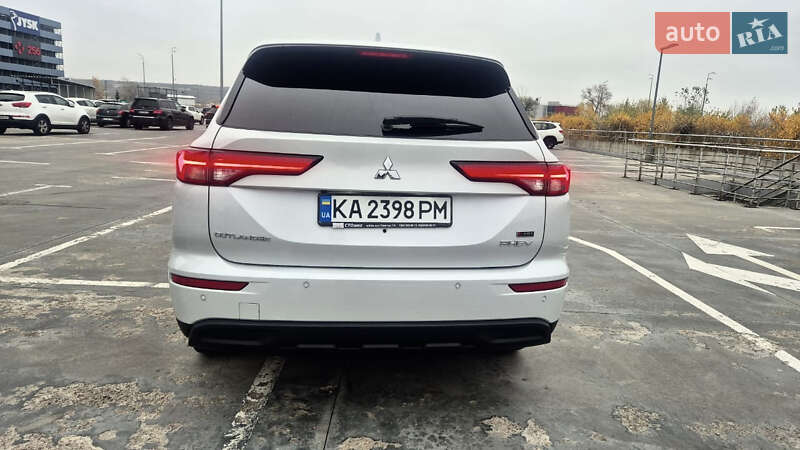 Mitsubishi Outlander 2023