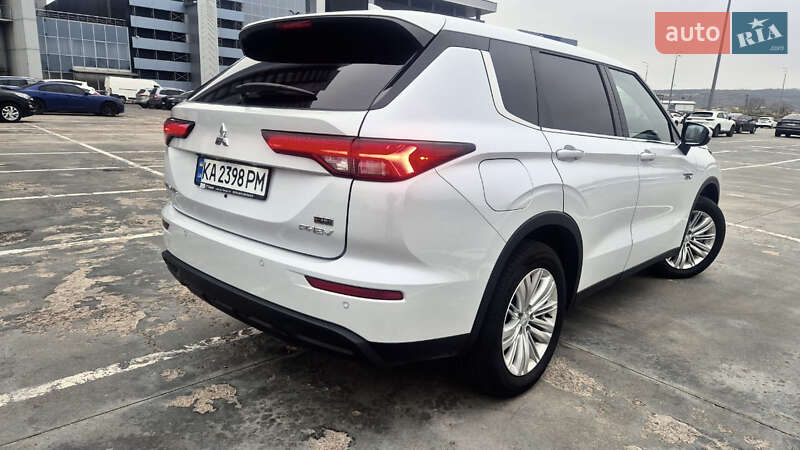 Mitsubishi Outlander 2023