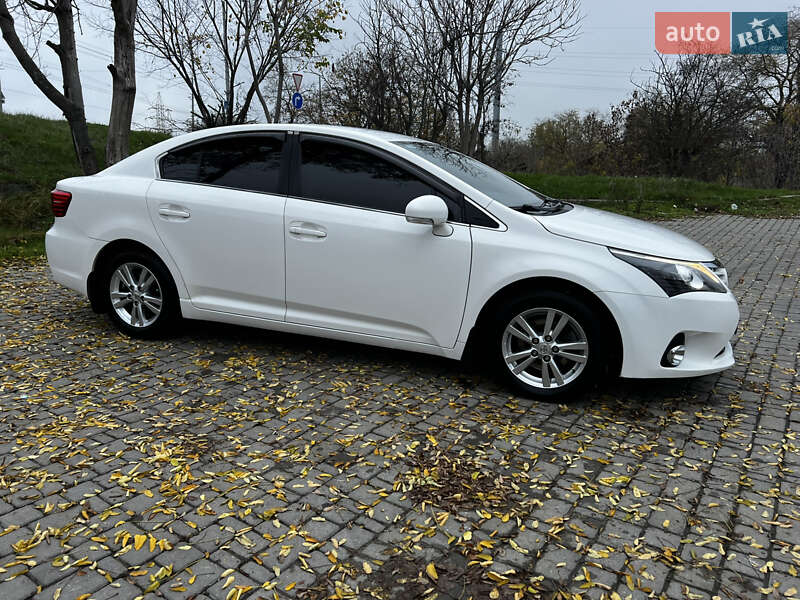 Toyota Avensis 2012