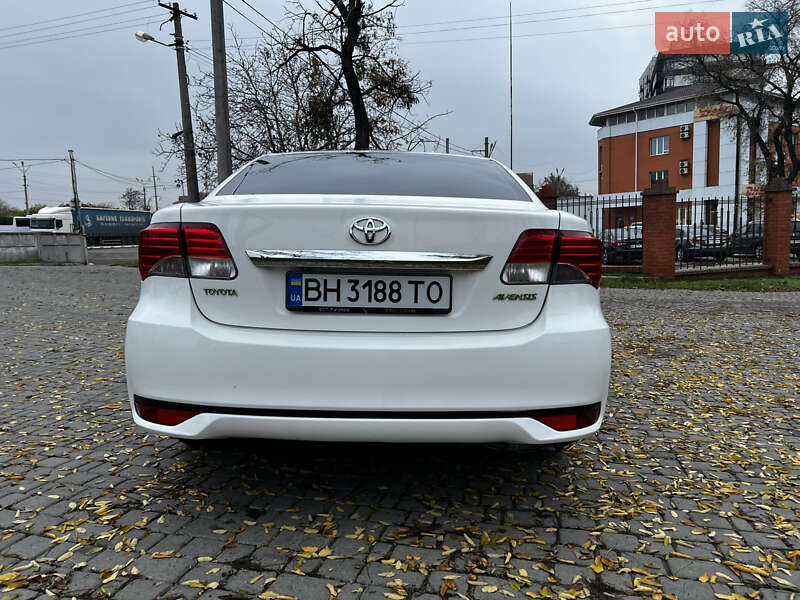 Toyota Avensis 2012