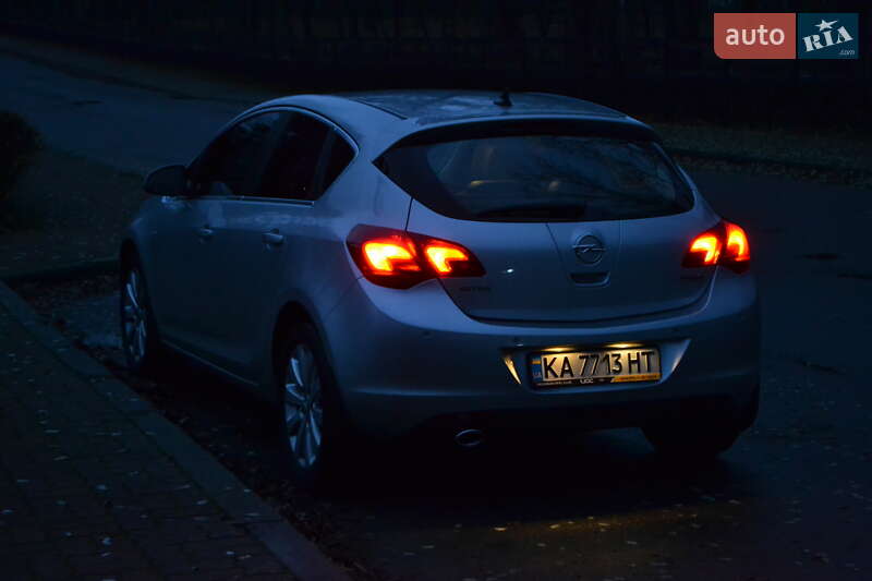 Opel Astra 2011