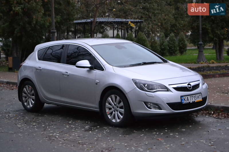 Opel Astra 2011