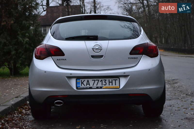 Opel Astra 2011