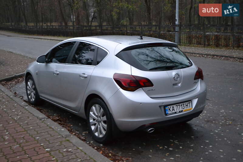 Opel Astra 2011