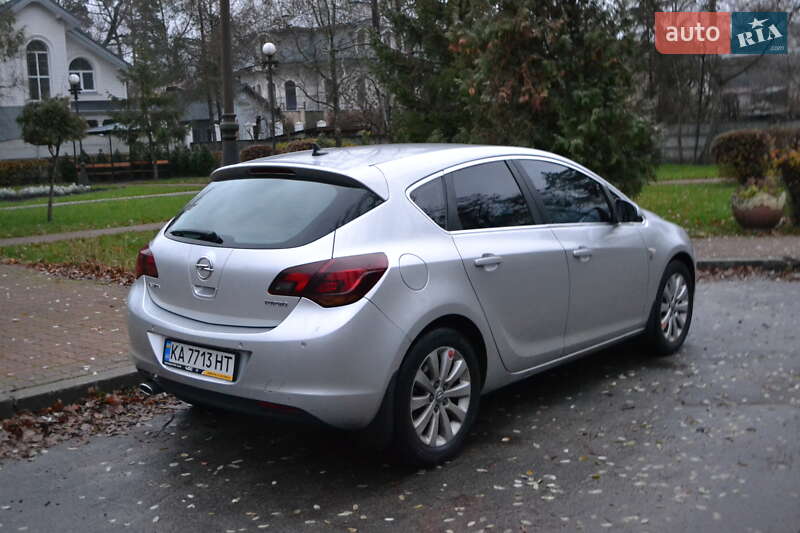 Opel Astra 2011