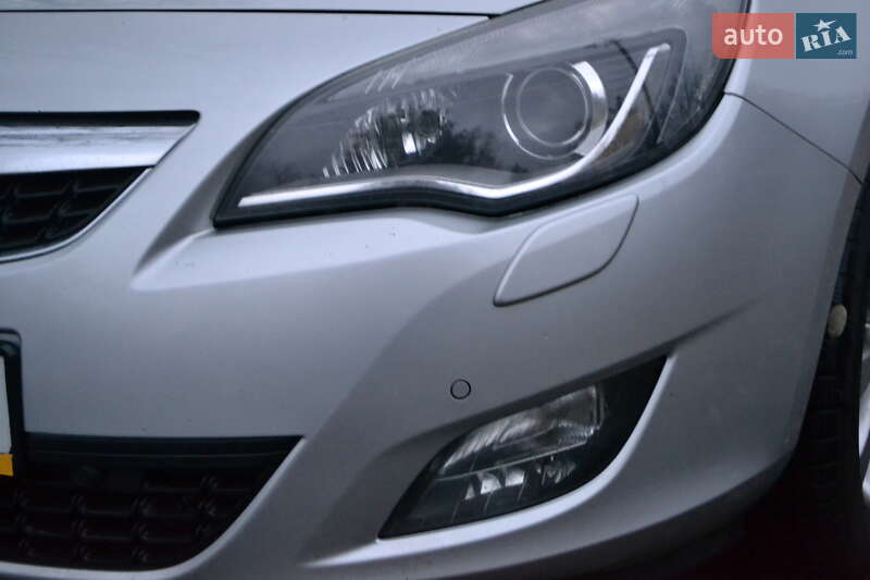 Opel Astra 2011