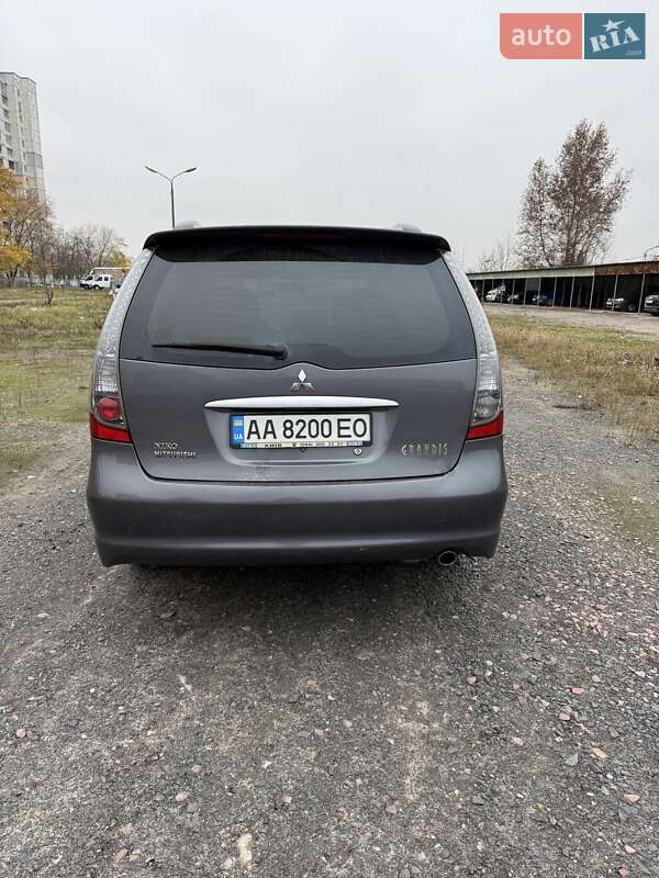 Mitsubishi Grandis 2008