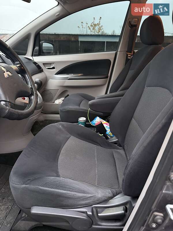 Mitsubishi Grandis 2008