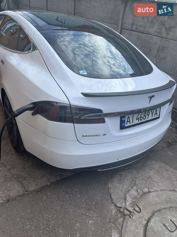 Tesla-0