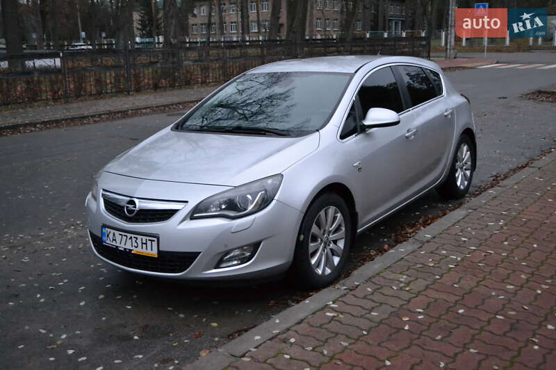 Opel Astra 2011
