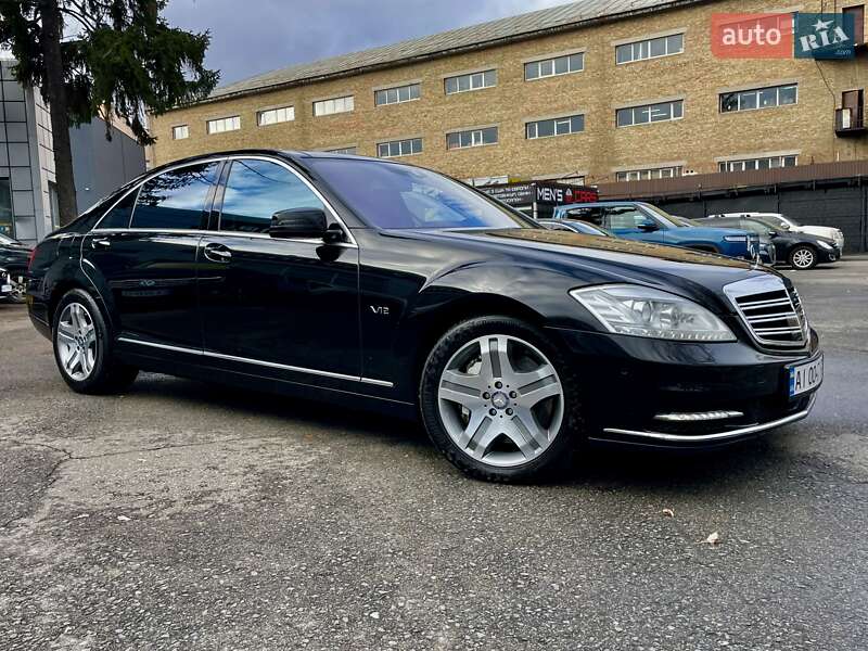 Mercedes-Benz-11
