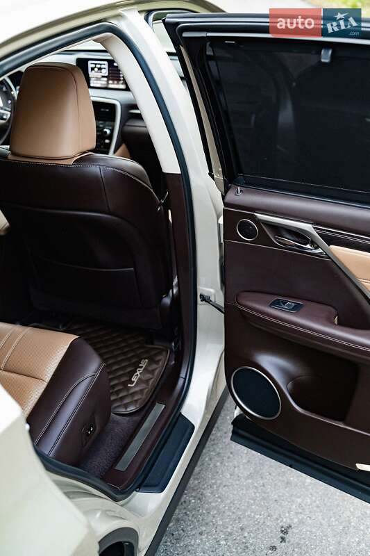 Lexus-30