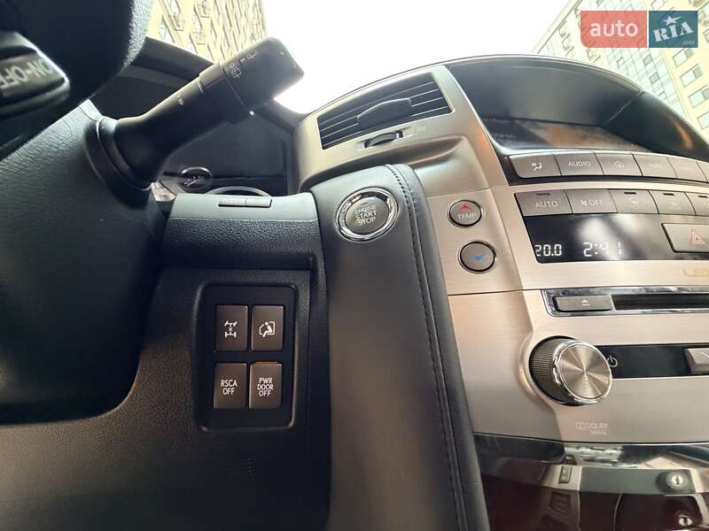 Lexus-158