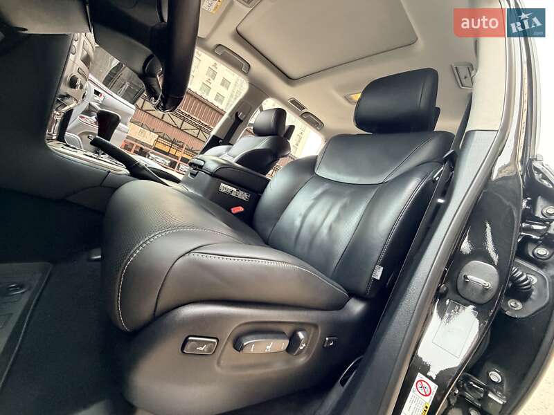 Lexus-172