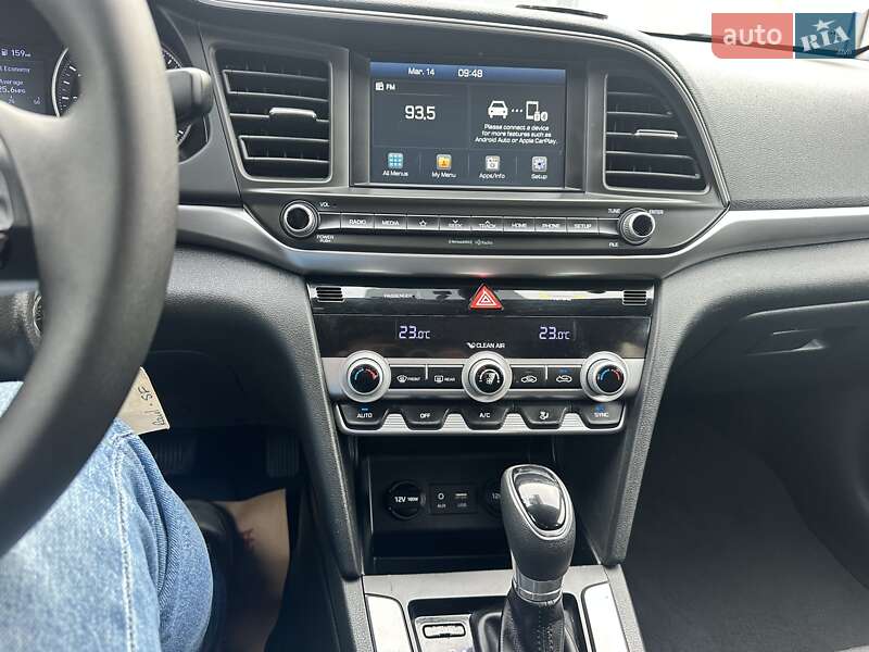 Hyundai Elantra 2019