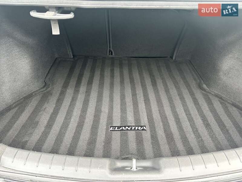 Hyundai Elantra 2019