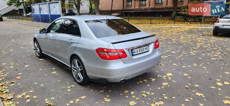 Mercedes-Benz E-Class 2011