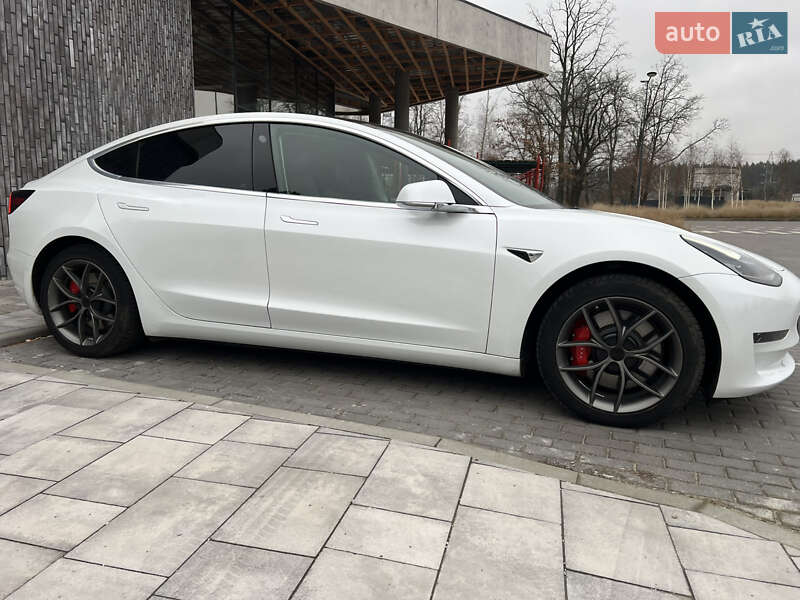 Tesla Model 3 2019