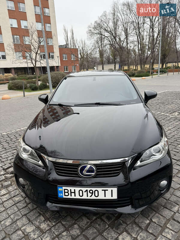 Lexus-5