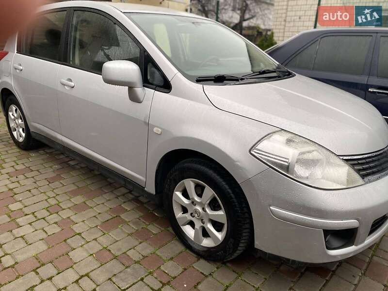 Nissan TIIDA 2008