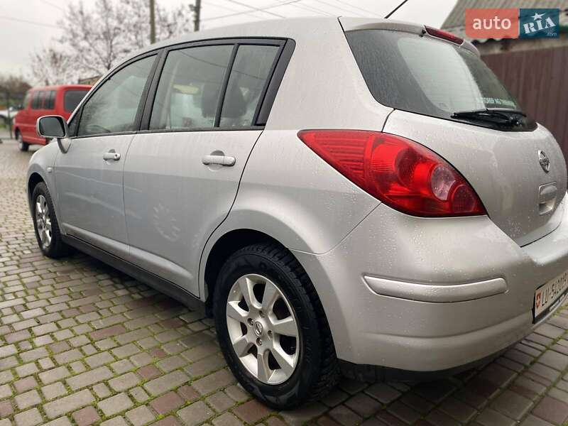 Nissan TIIDA 2008
