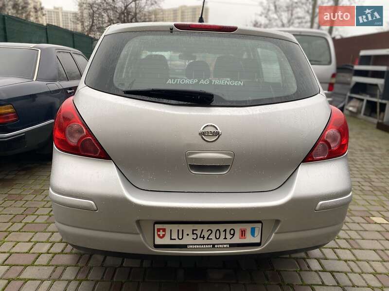 Nissan TIIDA 2008