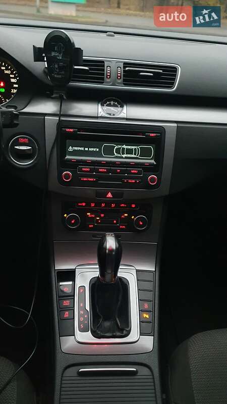 Volkswagen Passat 2011